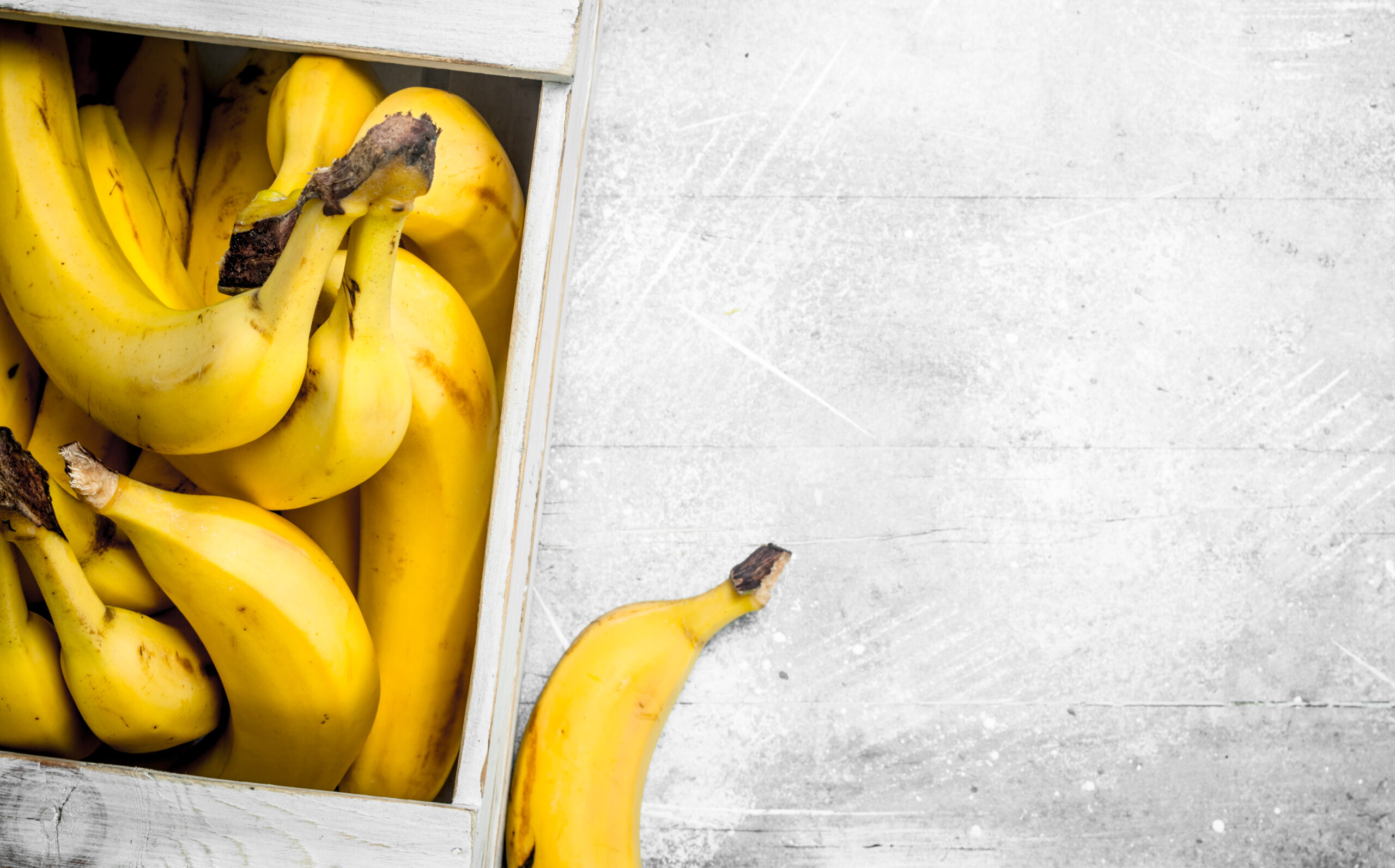 https://www.stockphotos.com/pt/image/fresh-bananas-in-a-wooden-box-on-white-rustic-background-1364644