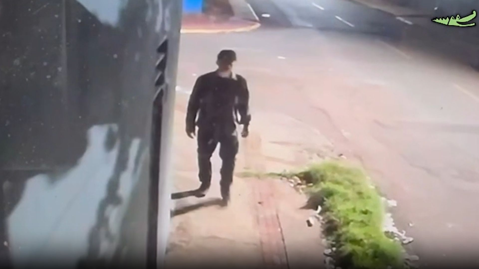 Polícia Civil divulga imagens de homem procurado por estupro de jovem no Jardim Batistão em Campo Grande