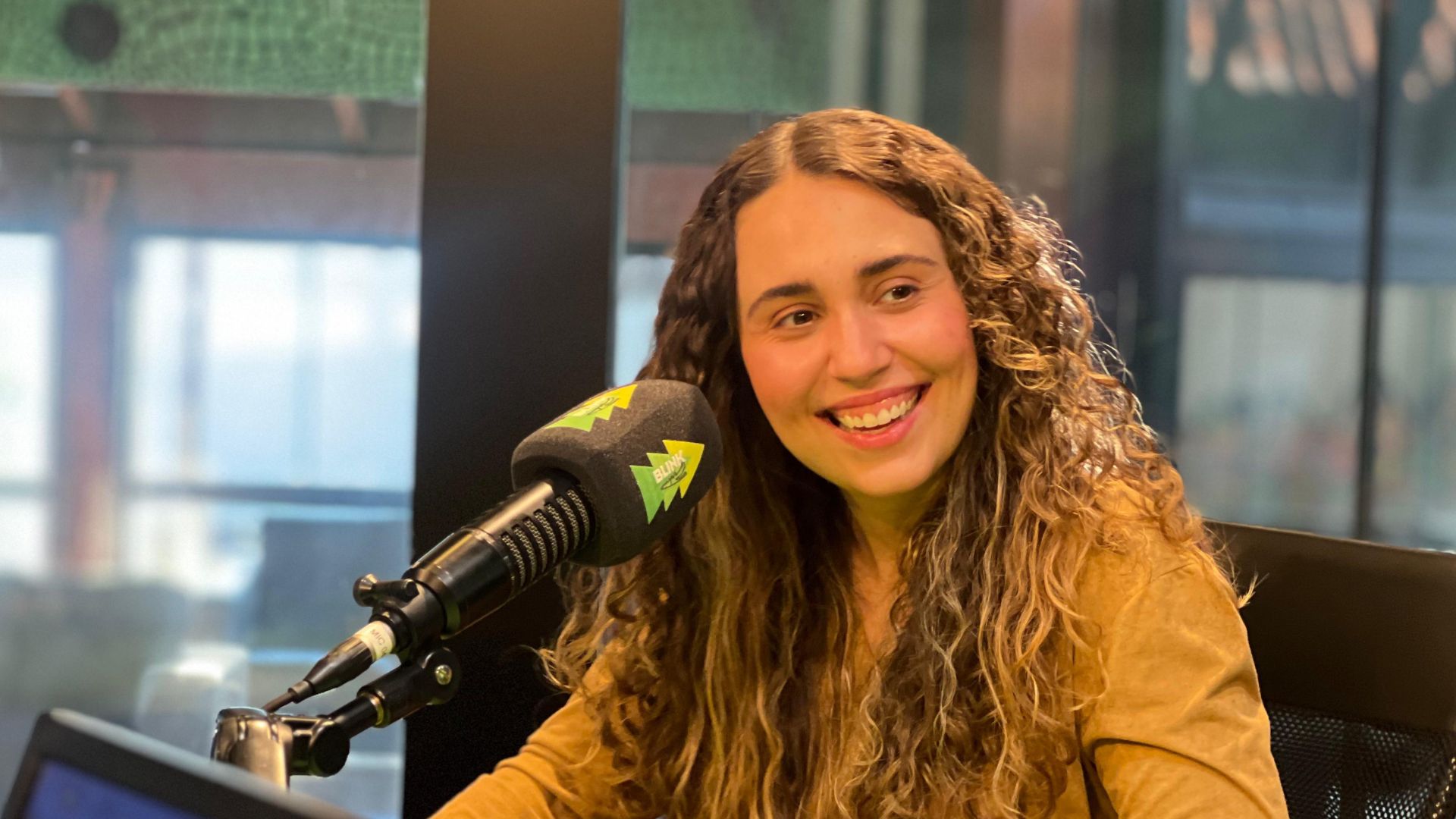 Räÿ En Vox: de Campo Grande para a Espanha, a trajetória da cantora e produtora musical