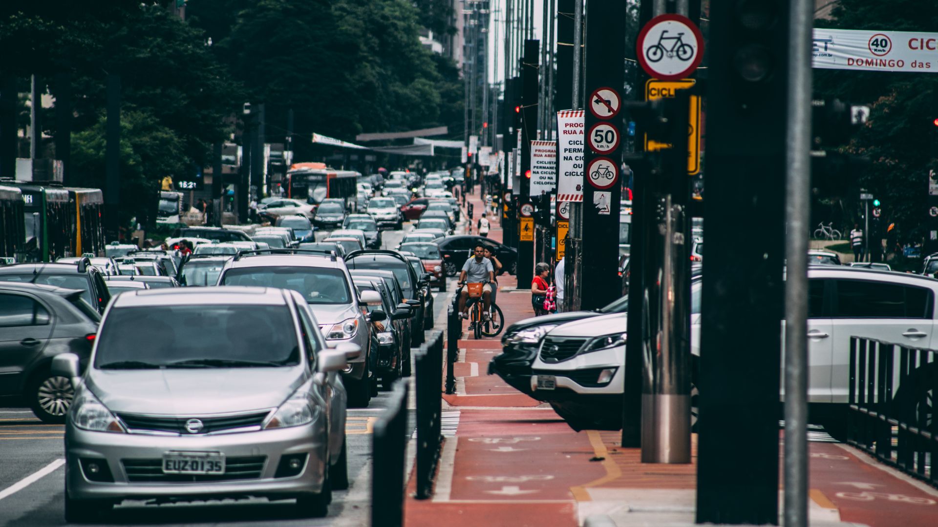 Prazo para regularizar licenciamento de veículos com placas finais 3 e 9 termina nesta terça