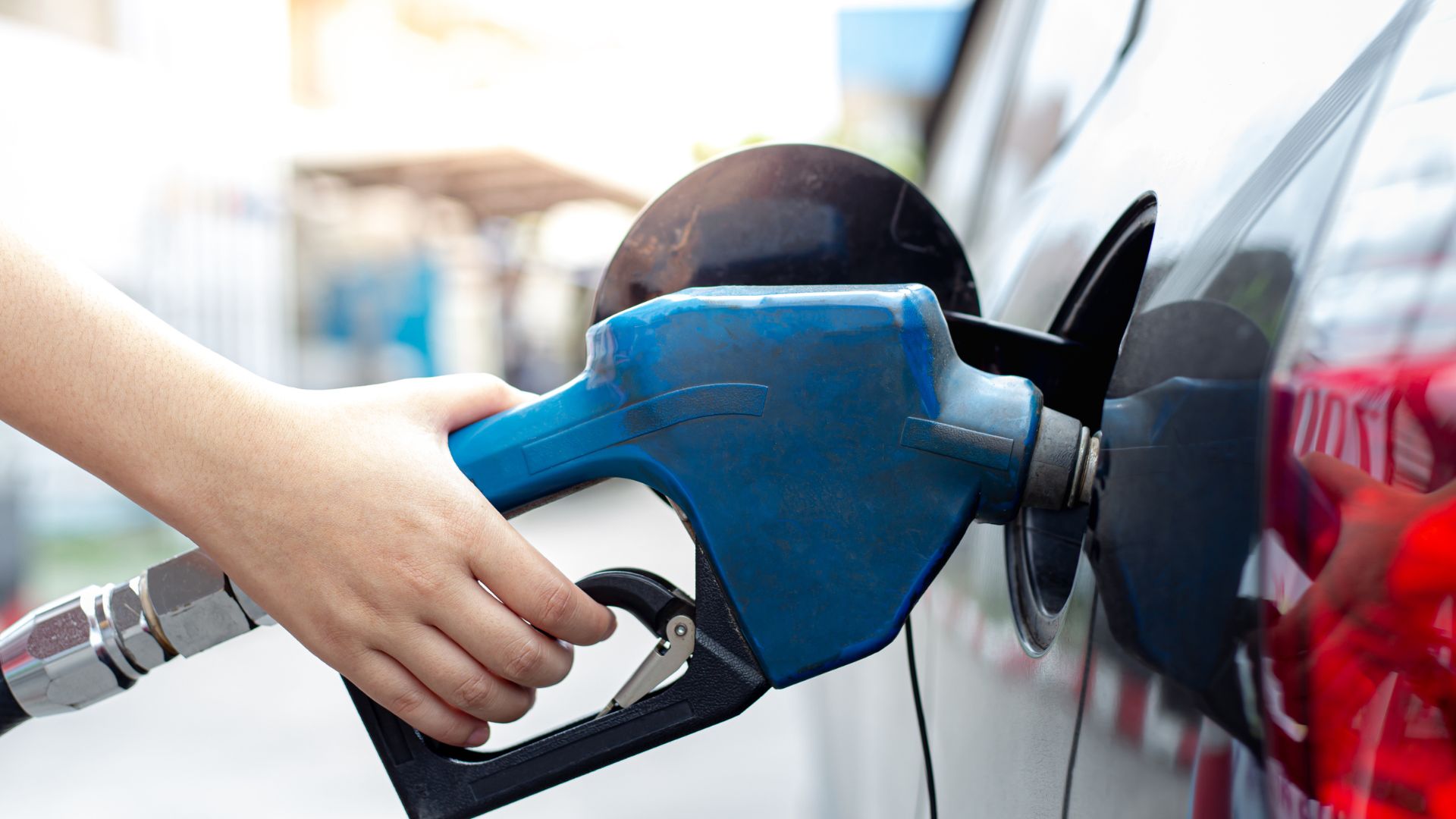 Preço da gasolina recua e deve aliviar bolso do consumidor nas próximas semanas
