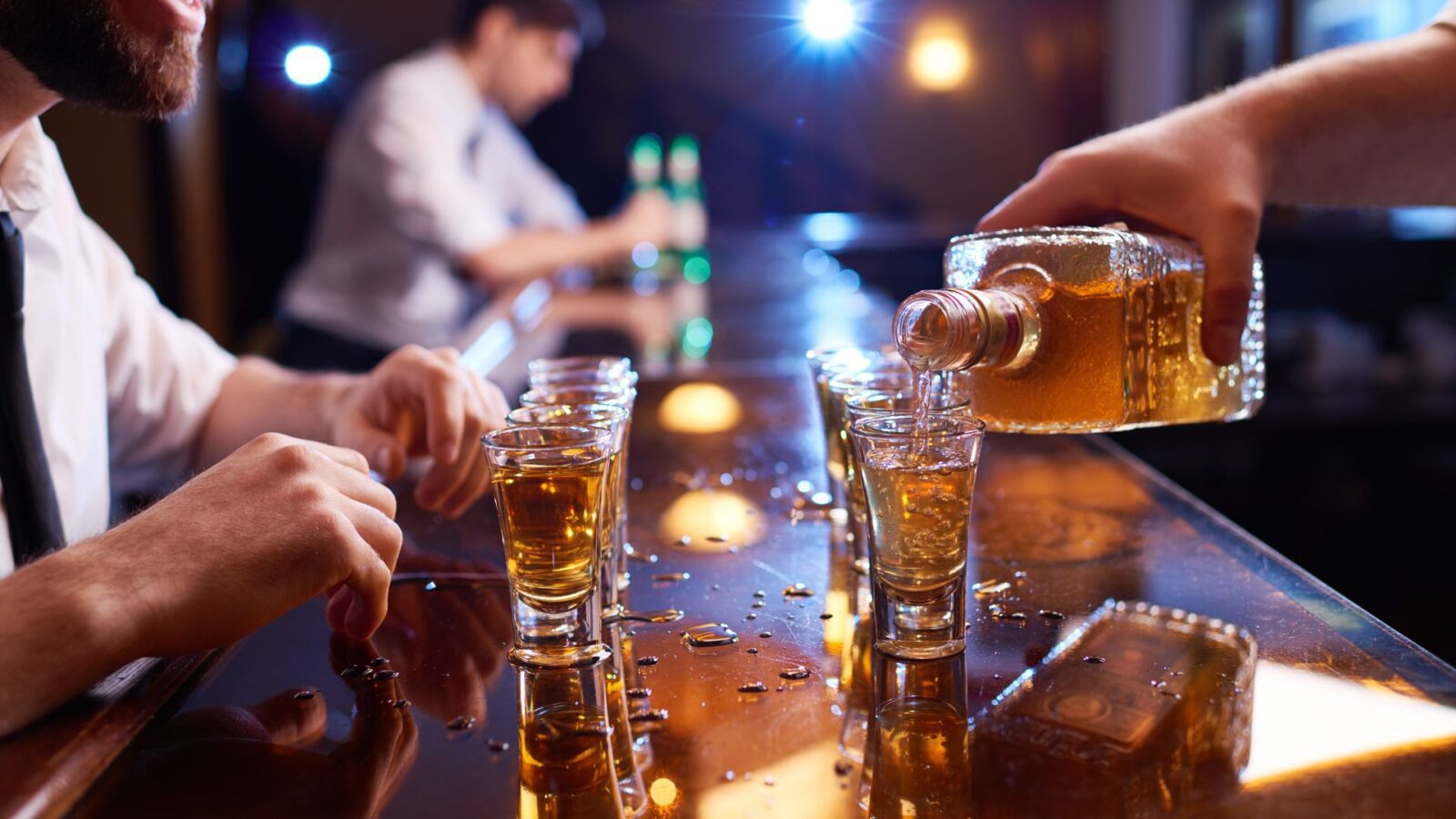 Crise do metanol completa um mês com 58 casos confirmados e 15 mortes