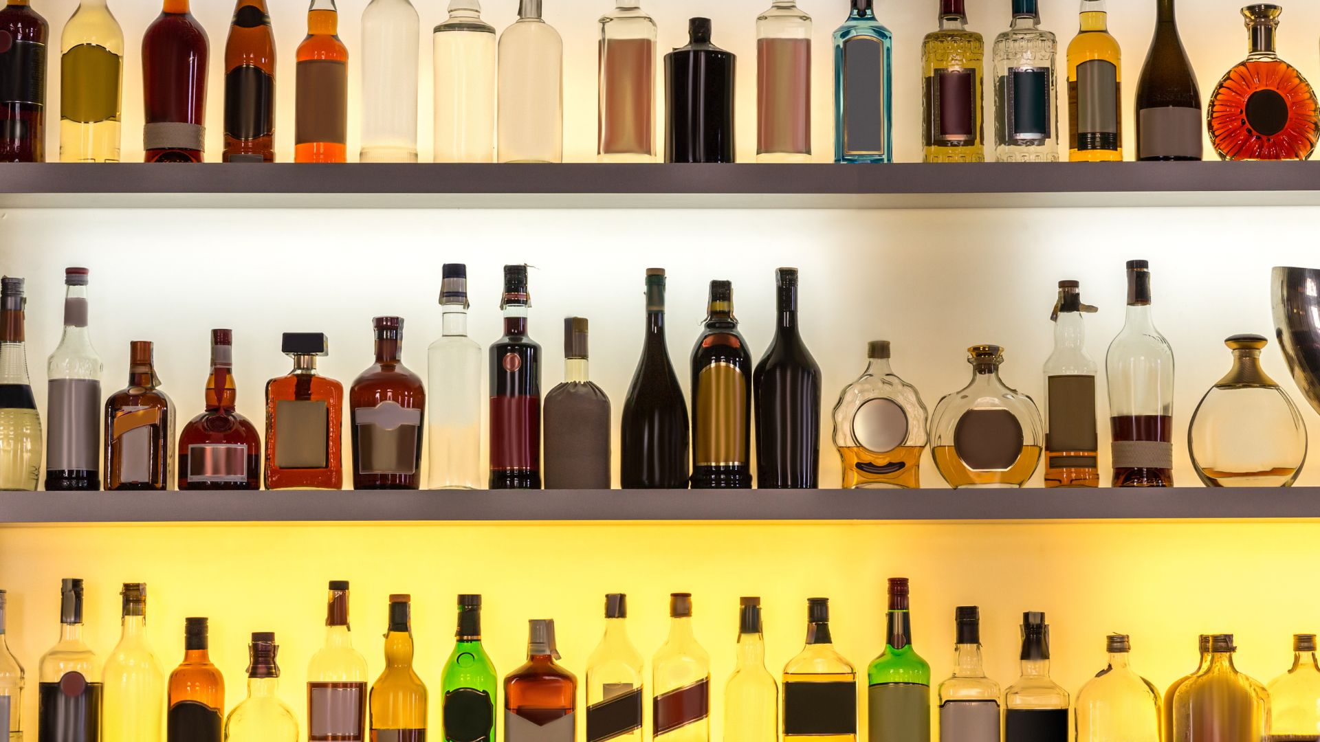 Ministério da Saúde alerta população para evitar bebidas destiladas após casos de intoxicação por metanol
