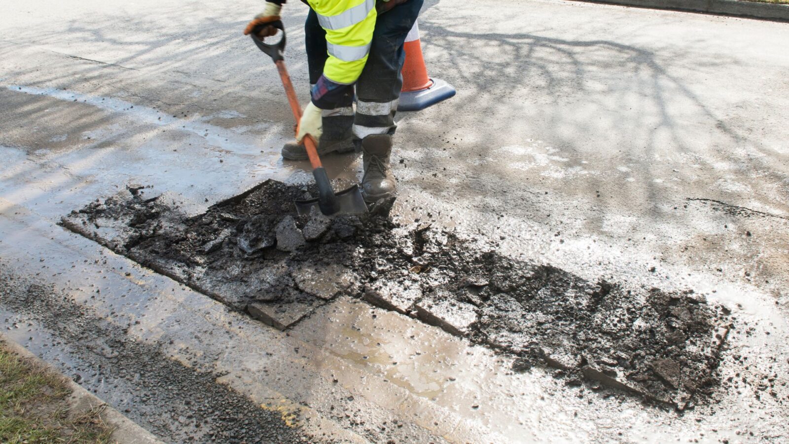 Câmara cobra explicações sobre atraso em obras e tapa-buracos em Campo Grande