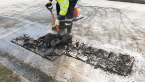 Câmara cobra explicações sobre atraso em obras e tapa-buracos em Campo Grande