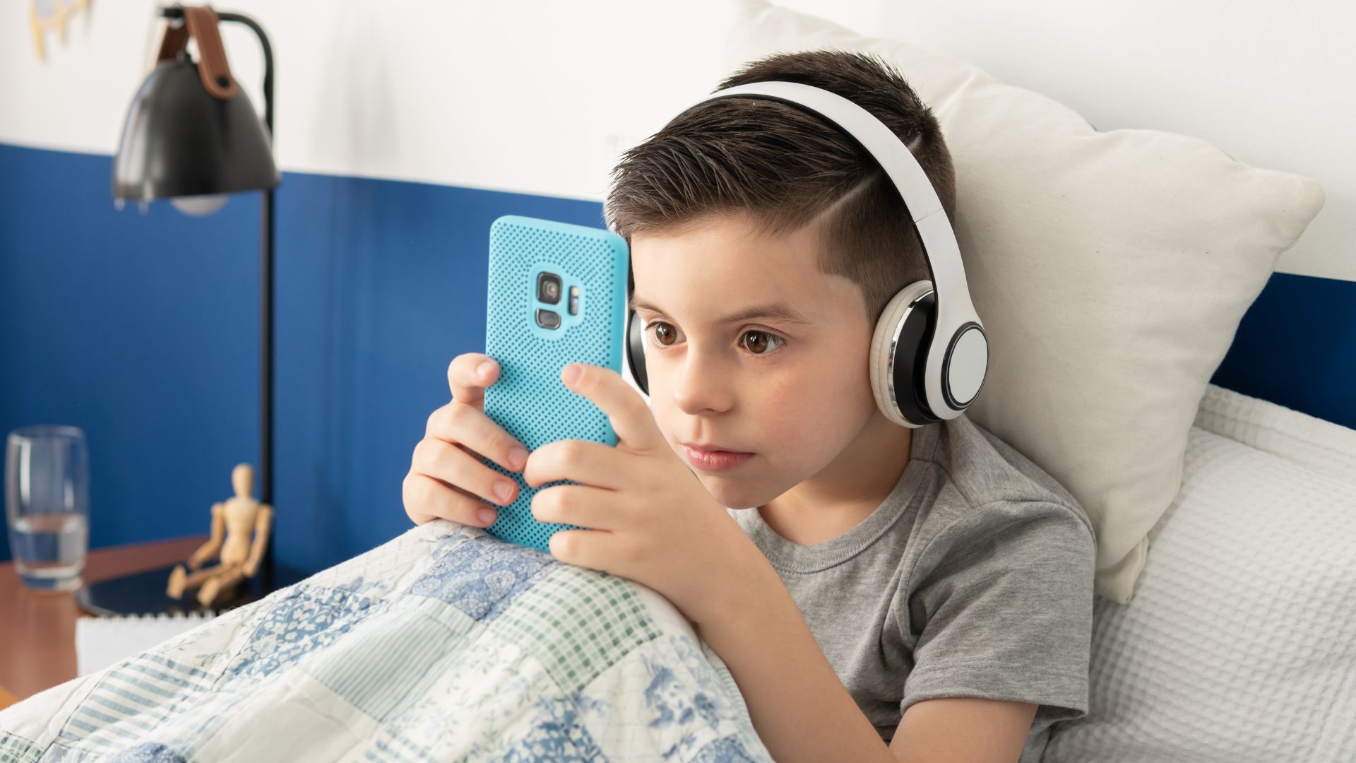 Lei inédita impede menores de 16 anos de usar redes sociais na Austrália