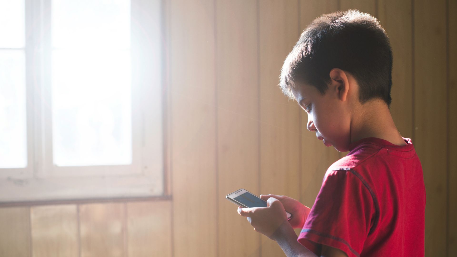 Austrália proíbe menores de 16 anos de usar redes sociais a partir de dezembro