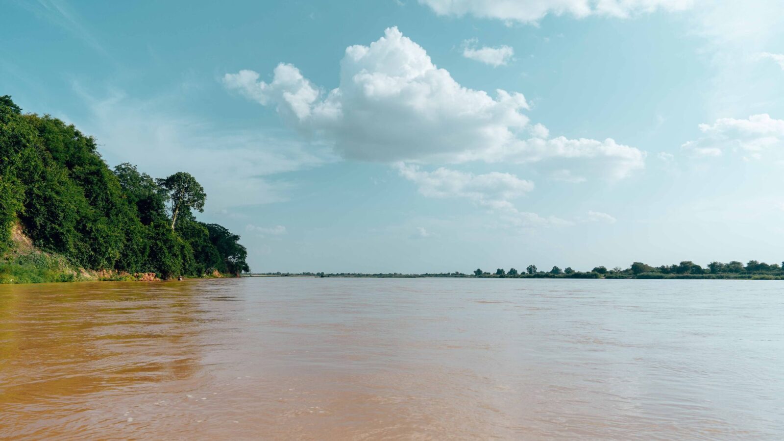 MPF aciona empresas e Ibama por contaminação do Rio Dourados com agrotóxico