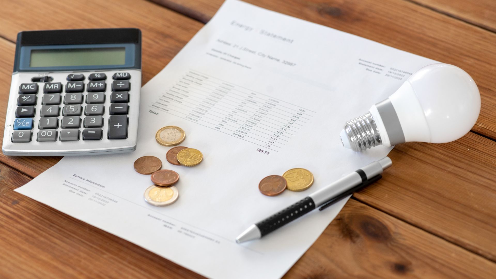 Aneel mantém bandeira vermelha 1 e deixa conta de luz mais cara em novembro