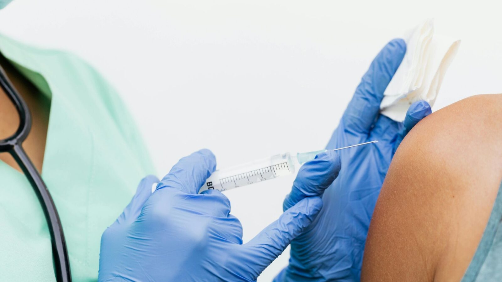 Vacina brasileira contra dengue é aprovada e será aplicada em dose única a partir de 2026