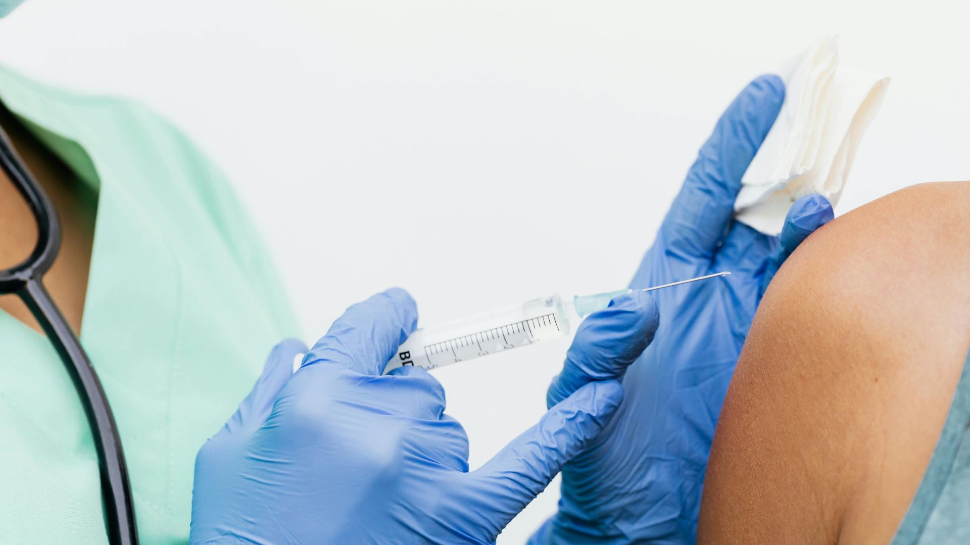 Vacina brasileira contra dengue é aprovada e será aplicada em dose única a partir de 2026