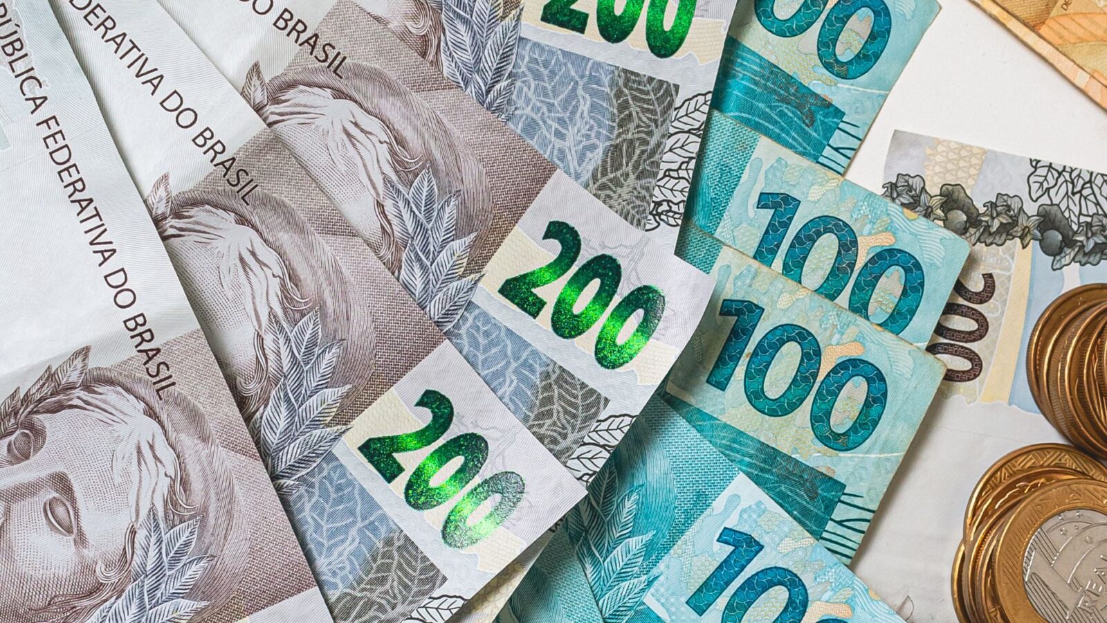 Novo salário mínimo de 2026 sobe para R$ 1.621 e altera benefícios