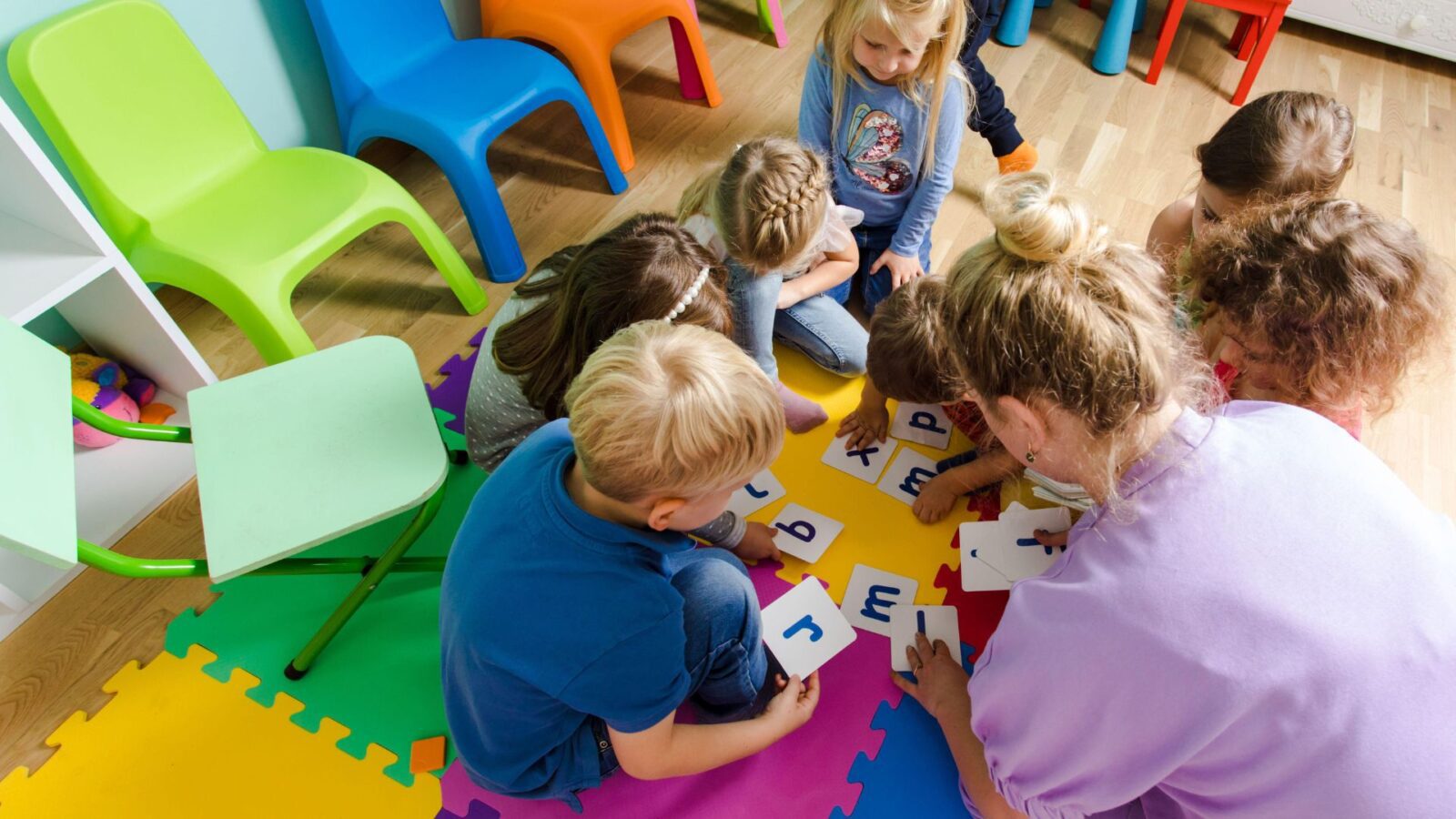 Assistentes da educação infantil de Campo Grande protestam na Câmara Municipal e denunciam perseguição após demissão de servidora