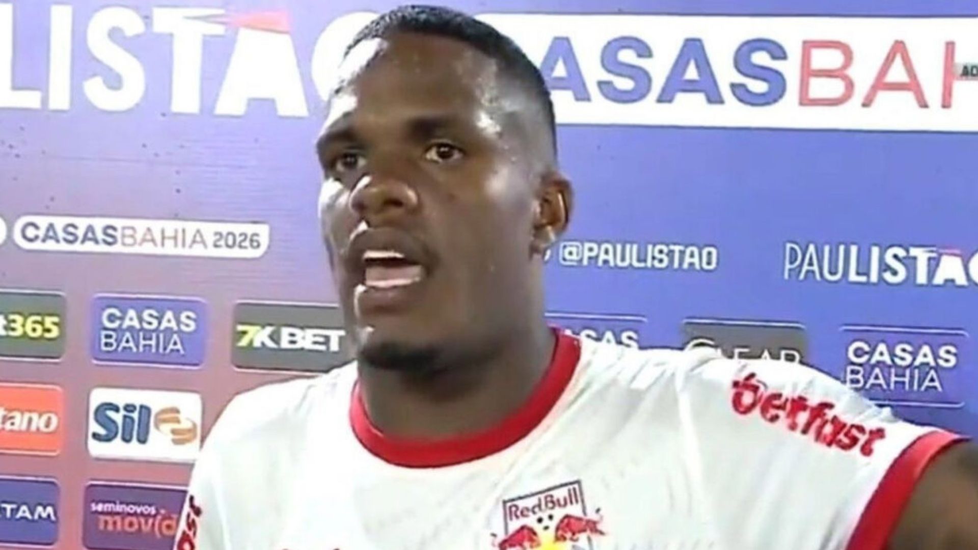 Red Bull Bragantino multa e afasta zagueiro por declarações machistas contra árbitra